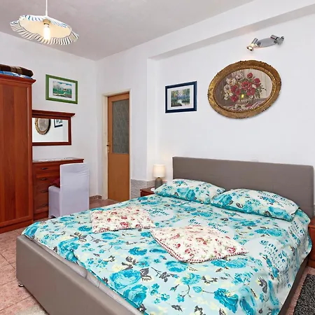 Apartments By The Sea Grebastica, Sibenik - 461 Apartment *