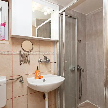 Apartman Apartments By The Sea Grebastica, Sibenik - 461 Grebastica