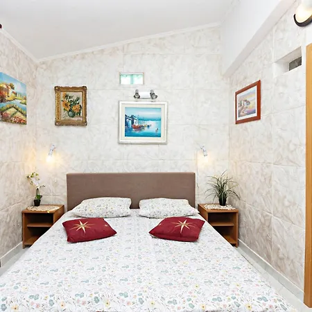 Apartments By The Sea Grebastica, Sibenik - 461 *