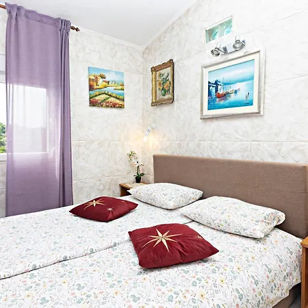 Apartments By The Sea Grebastica, Sibenik - 461 Grebastica